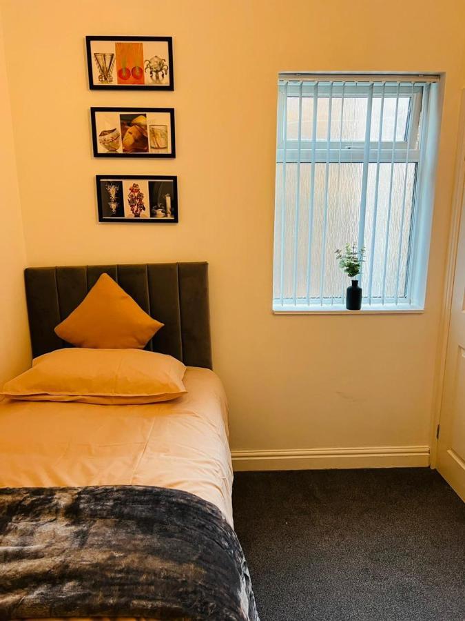 Luxury Double & Single Rooms With En-Suite Private Bathroom In City Centre Stoke On Trent Exterior foto